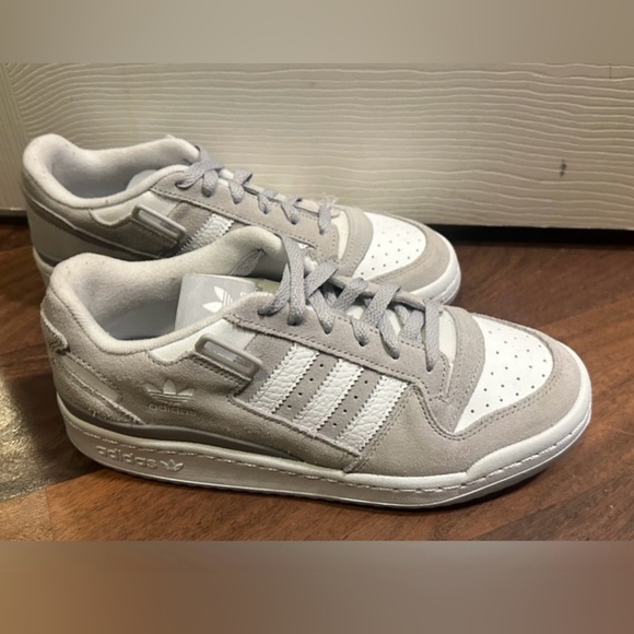 ADIDAS Originals Forum Low Basketball Shoes Size 8. - Picture 4 of 10